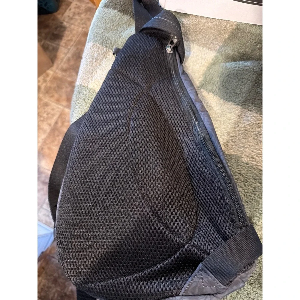 Sakroots Grey Floral Sling Backpack Adjustable Strap Mesh Back Travel Bag - Picture 3 of 3